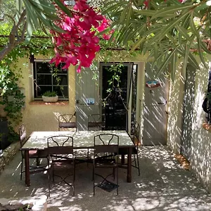 https://lou-camin-dou-cagnard.fr-provencehotel.com